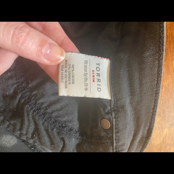 Distressed Acid Wash Jean Shorts - Picture 3 of 4